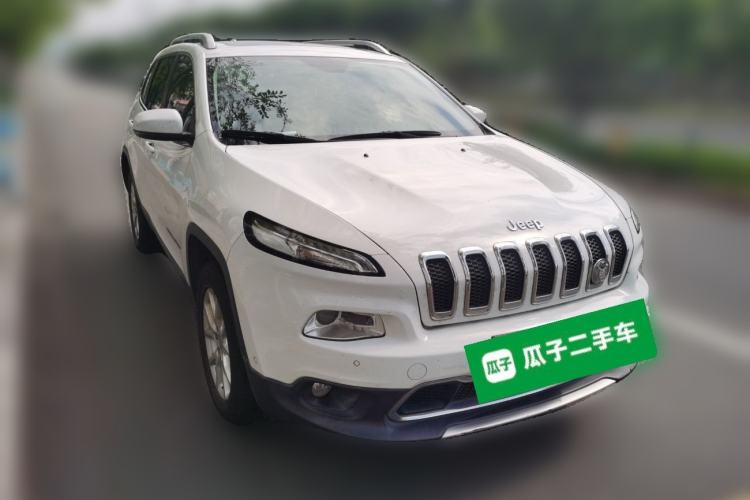 Used Jeep Cherokee 2016 2.4L Professional Edition Front Right 45 Deg