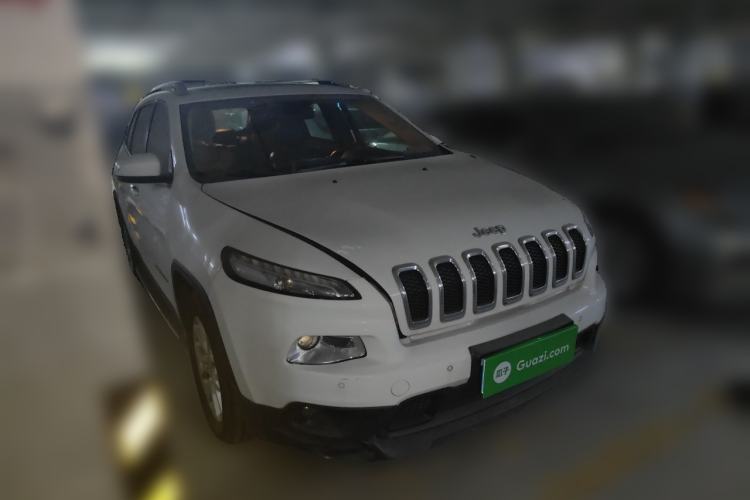 Used Jeep Cherokee 2016 2.4L Leading Smart Version Front Right 45 Deg