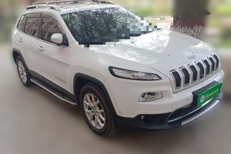 Used Jeep Cherokee 2016 2.4L Professional Edition Front Right 45 Deg