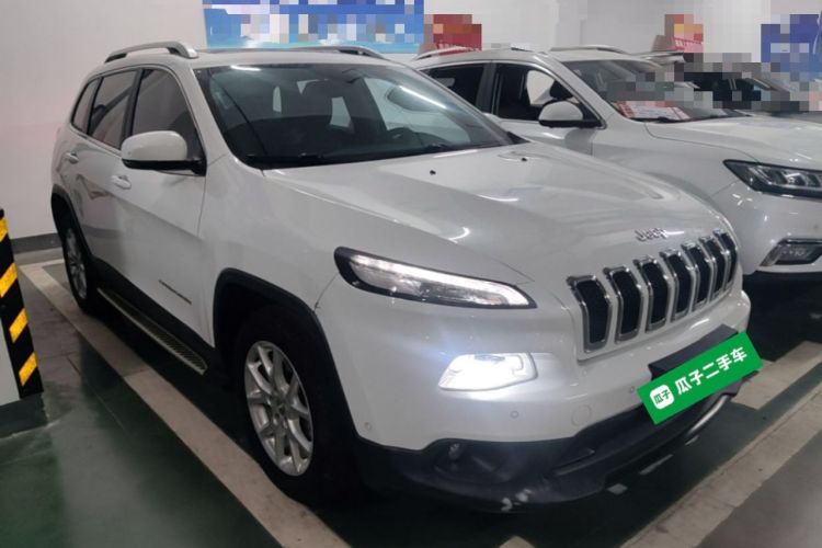 Used Jeep Cherokee 2016 2.4L Leading Edition Front Right 45 Deg