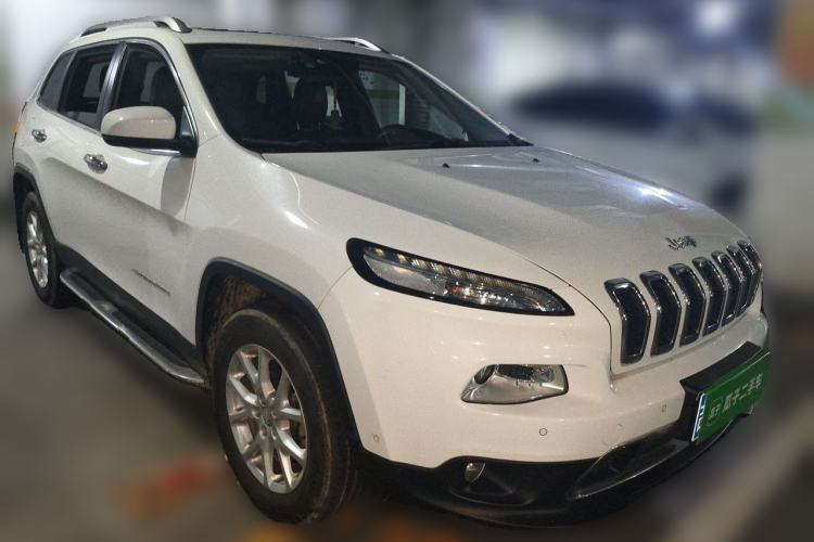 Used Jeep Cherokee 2016 2.4L Professional Smart Version Front Right 45 Deg