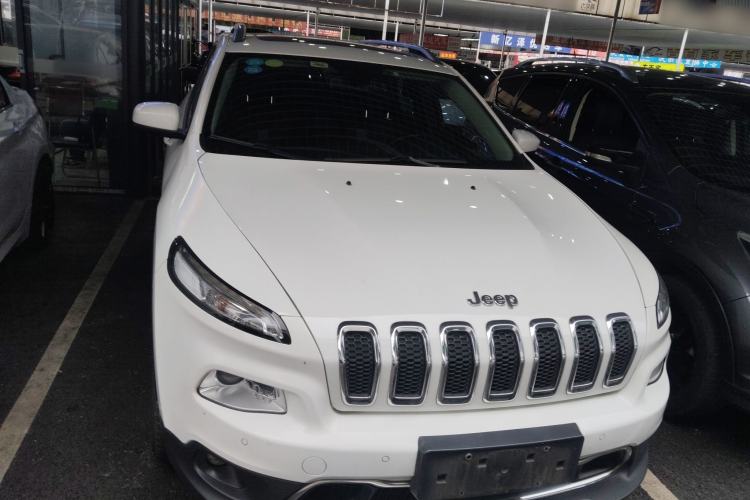 Used Jeep Cherokee 2016 2.4L Professional Edition Front