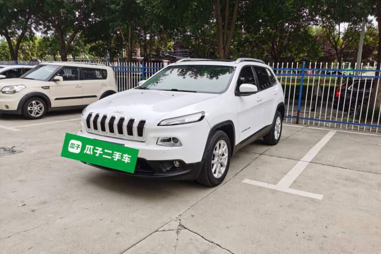 Used Jeep Cherokee 2016 2.0L Superior Edition Guazi used car, China used car export, Used car for sale, Used cars, Cheapest cars for sale