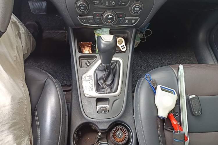 Used Jeep Cherokee 2016 2.4L Leading Edition Gear Lever