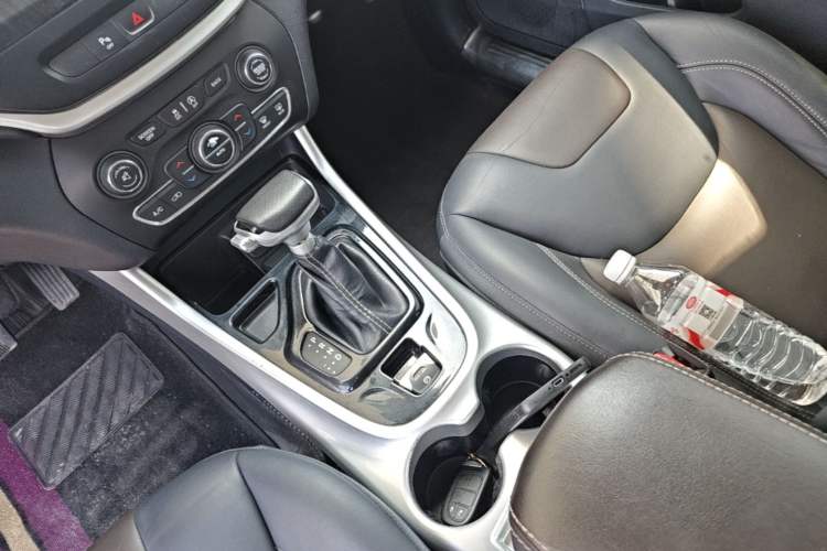 Used Jeep Cherokee 2016 2.4L Leading Edition Gear Lever