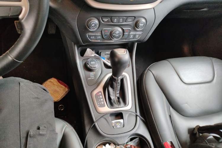 Used Jeep Cherokee 2016 2.4L Leading Smart Version Gear Lever
