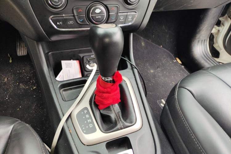 Used Jeep Cherokee 2016 2.0L Superior Edition Gear Lever