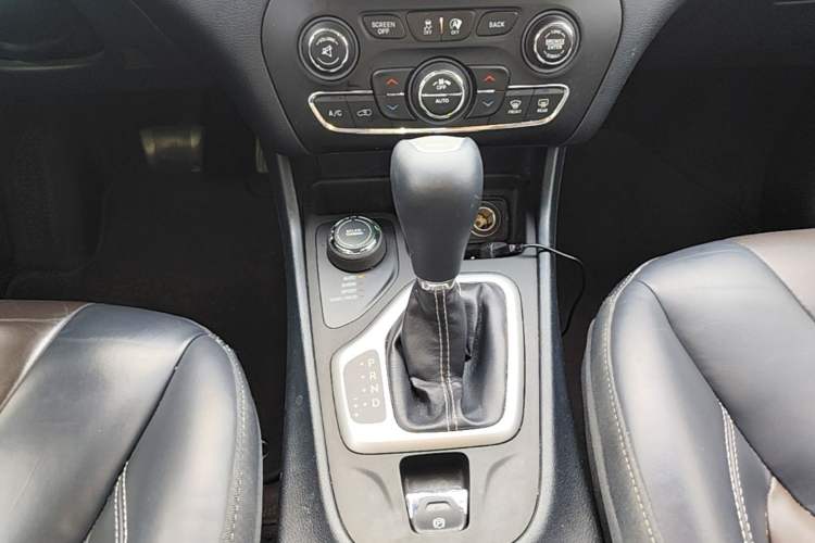 Used Jeep Cherokee 2016 2.4L Superior Edition Gear Lever