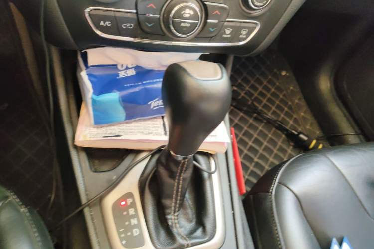 Used Jeep Cherokee 2016 2.0L Superior Edition Gear Lever