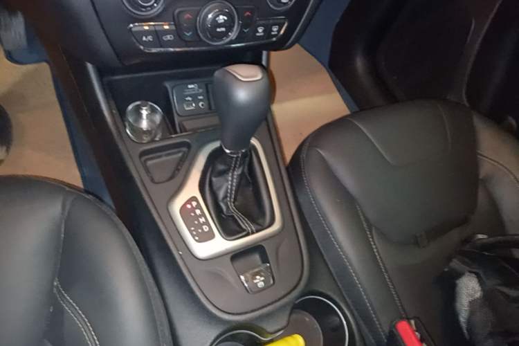 Used Jeep Cherokee 2016 2.4L Leading Smart Version Gear Lever
