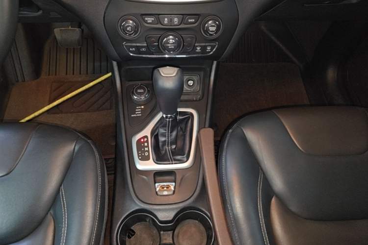 Used Jeep Cherokee 2016 2.4L Professional Smart Version Gear Lever
