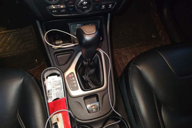Used Jeep Cherokee 2016 2.4L Leading Edition Gear Lever
