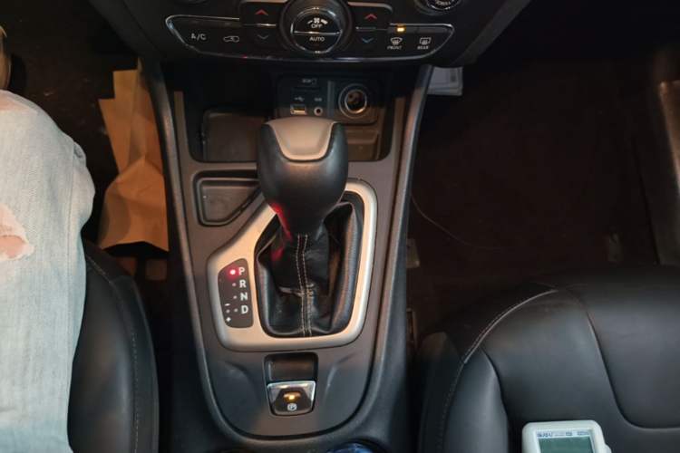 Used Jeep Cherokee 2016 2.0L Superior Edition Gear Lever