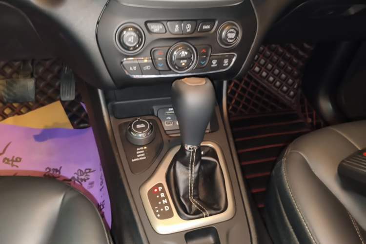 Used Jeep Cherokee 2016 2.4L Professional Edition Gear Lever