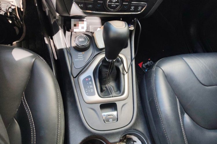 Used Jeep Cherokee 2016 2.4L Professional Smart Version Gear Lever