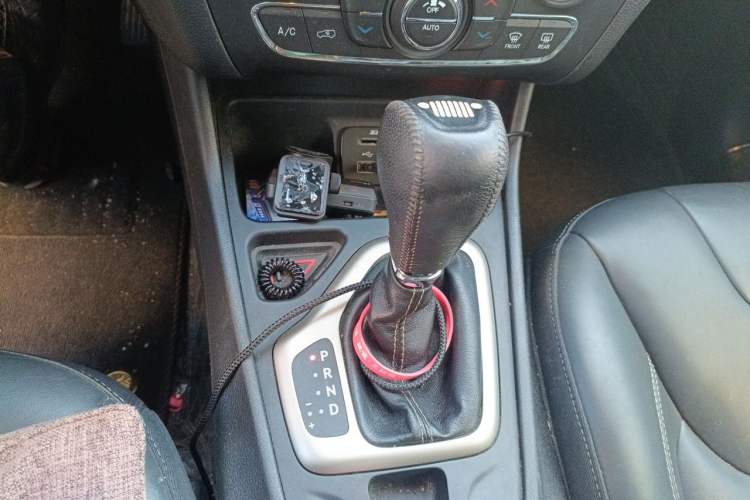 Used Jeep Cherokee 2016 2.4L Leading Edition Gear Lever