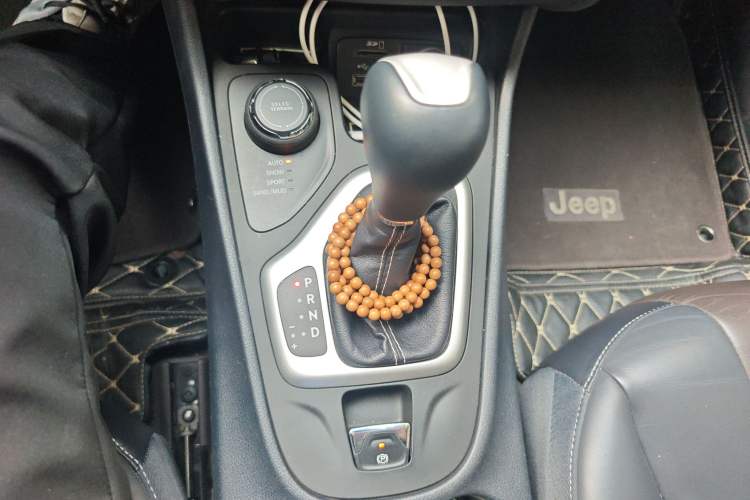 Used Jeep Cherokee 2016 2.4L Professional Smart Version Gear Lever