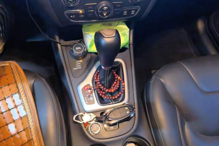 Used Jeep Cherokee 2016 2.4L Professional Smart Version Gear Lever