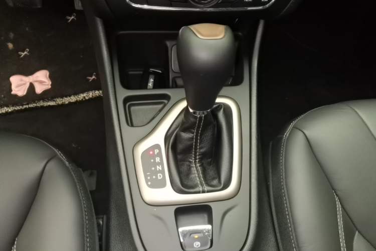 Used Jeep Cherokee 2016 2.4L Leading Edition Gear Lever