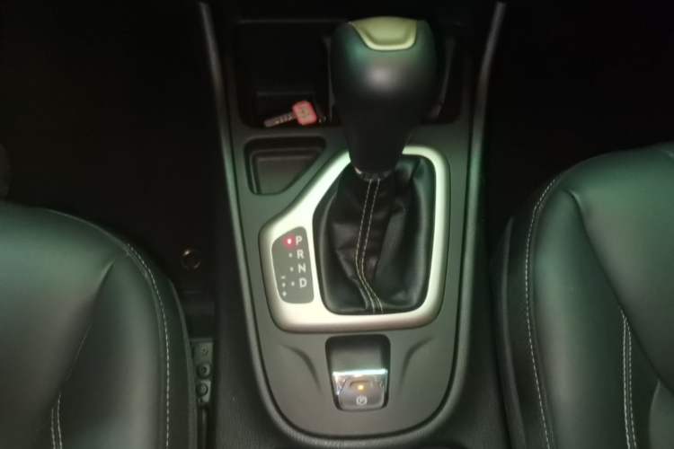 Used Jeep Cherokee 2016 2.0L Superior Edition Gear Lever