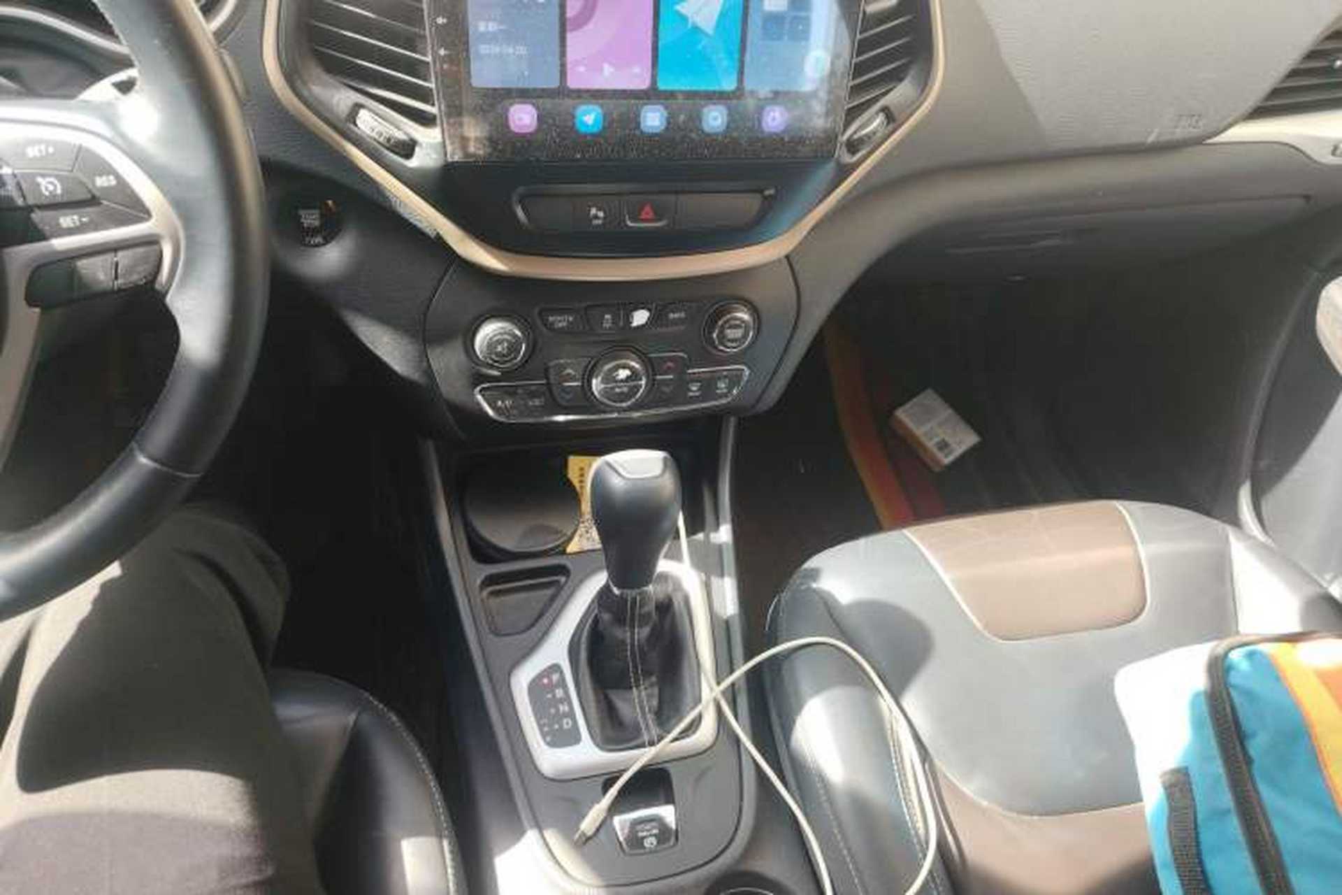 Used Jeep Cherokee 2016 2.4L Leading Edition Gear Lever