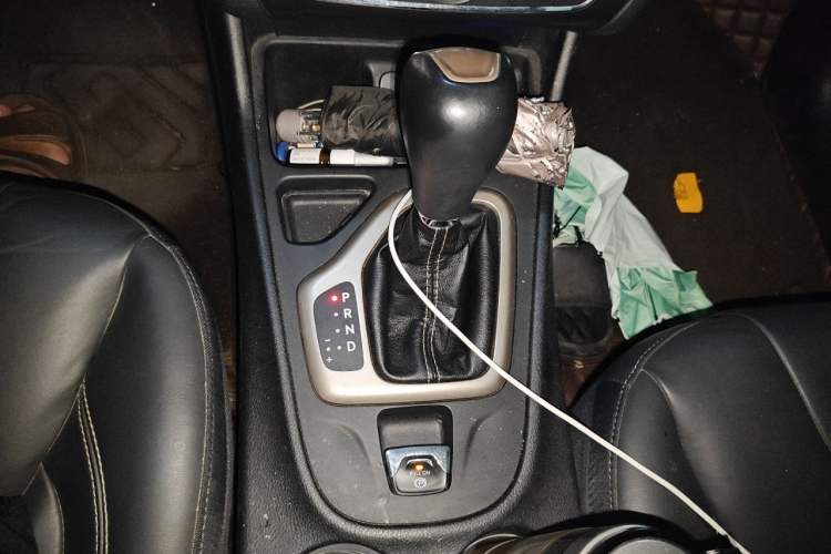 Used Jeep Cherokee 2016 2.0L Superior Edition Gear Lever