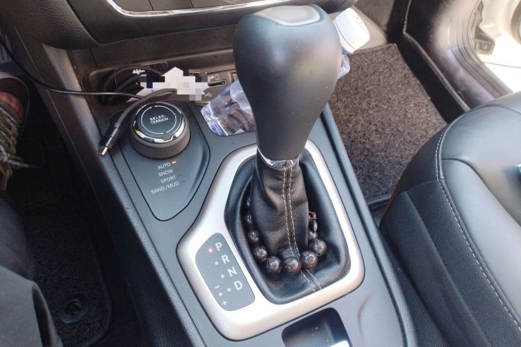 Used Jeep Cherokee 2016 2.4L Professional Edition Gear Lever