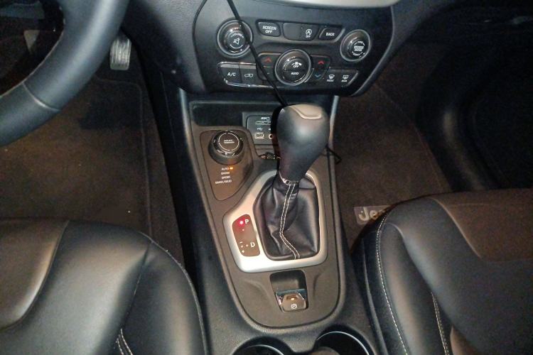 Used Jeep Cherokee 2016 2.4L Professional Edition Gear Lever