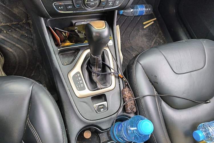 Used Jeep Cherokee 2016 2.4L Leading Edition Gear Lever