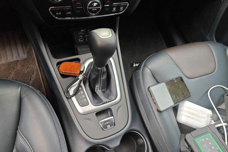 Used Jeep Cherokee 2016 2.4L Leading Edition Gear Lever