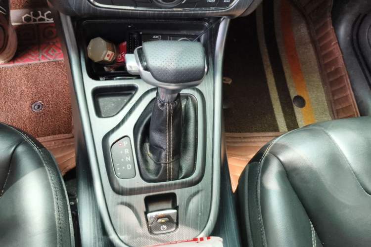 Used Jeep Cherokee 2016 2.0L Superior Edition Gear Lever