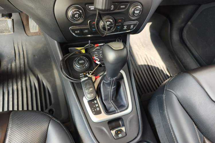 Used Jeep Cherokee 2016 2.4L All-in-One Edition Gear Lever