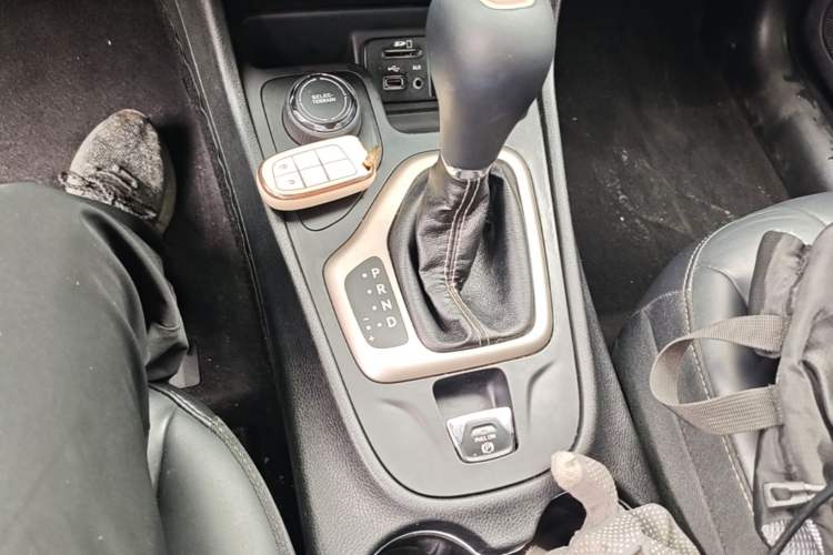 Used Jeep Cherokee 2016 2.4L Professional Smart Version Gear Lever
