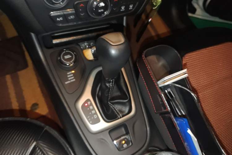 Used Jeep Cherokee 2016 2.4L Superior Edition Gear Lever