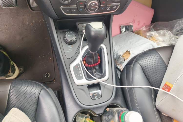 Used Jeep Cherokee 2016 2.4L All-in-One Edition Gear Lever
