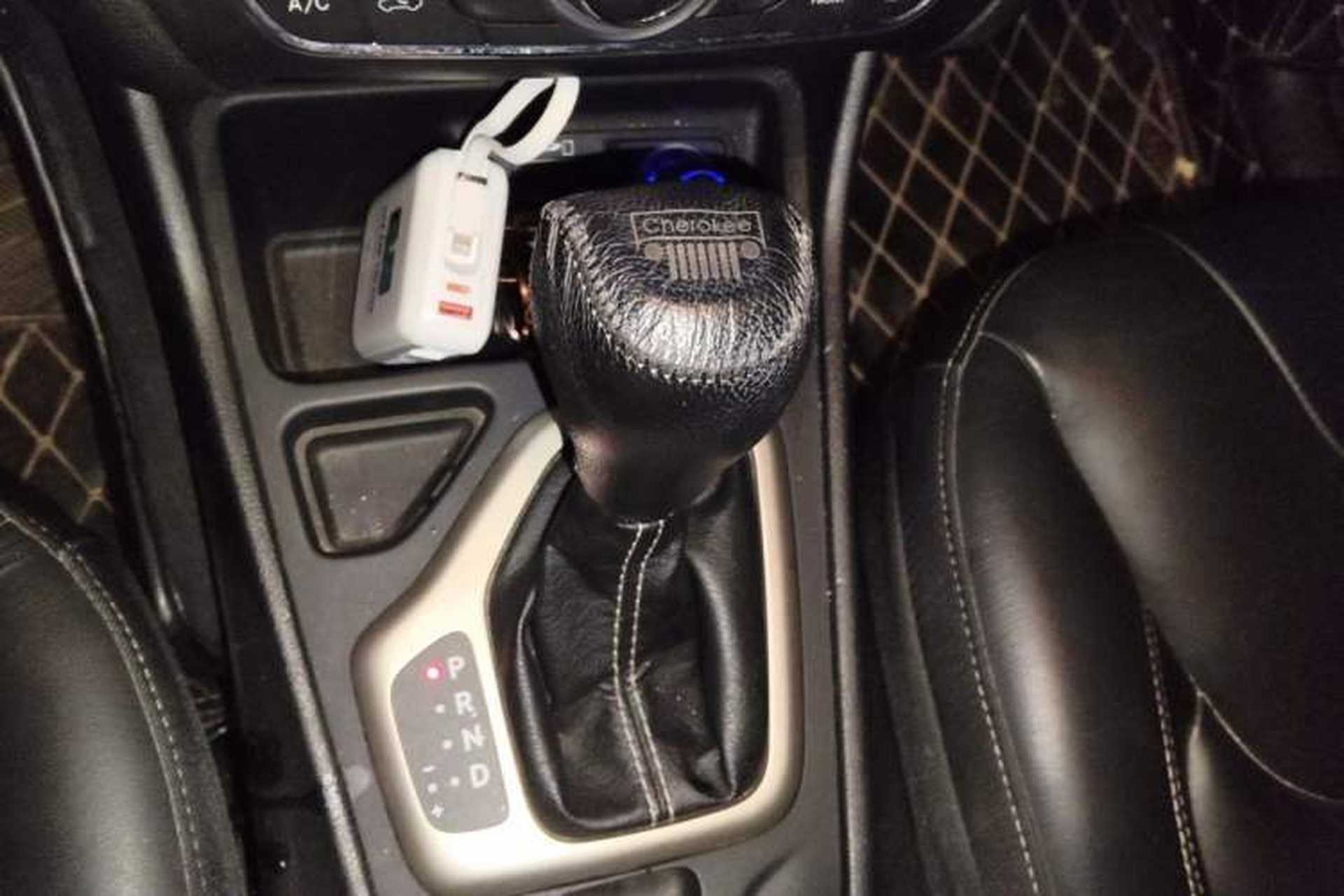 Used Jeep Cherokee 2016 2.0L Superior Edition Gear Lever