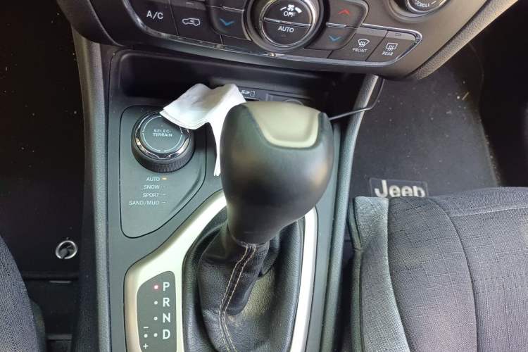 Used Jeep Cherokee 2016 2.4L Professional Smart Version Gear Lever