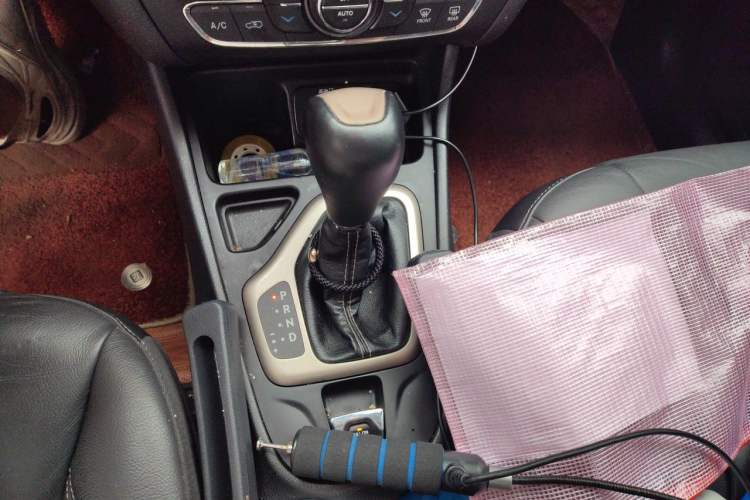 Used Jeep Cherokee 2016 2.0L Superior Edition Gear Lever
