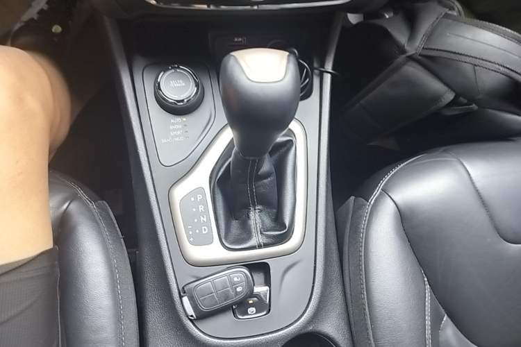 Used Jeep Cherokee 2016 2.4L Professional Smart Version Gear Lever
