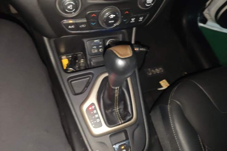 Used Jeep Cherokee 2016 2.0L Superior Edition Gear Lever