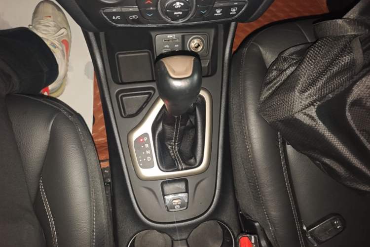 Used Jeep Cherokee 2016 2.0L Superior Edition Gear Lever