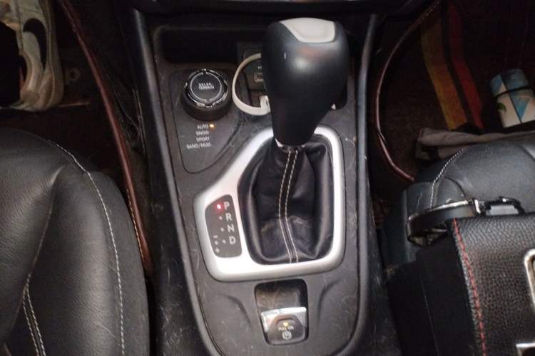 Used Jeep Cherokee 2016 2.4L Professional Edition Gear Lever