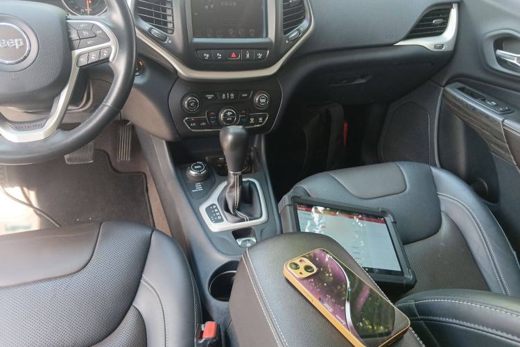 Used Jeep Cherokee 2016 2.4L All-in-One Edition Gear Lever