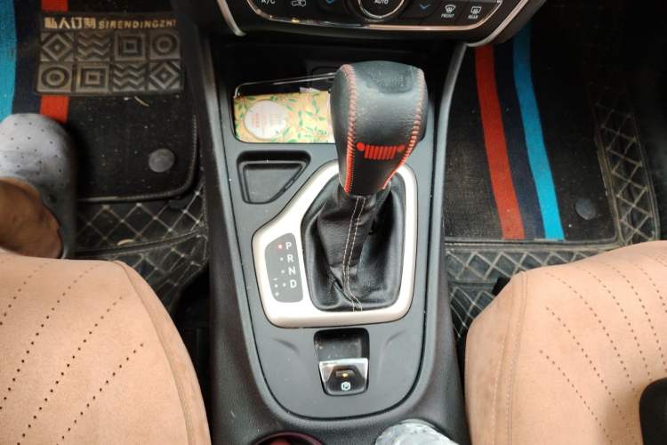 Used Jeep Cherokee 2016 2.0L Superior Edition Gear Lever