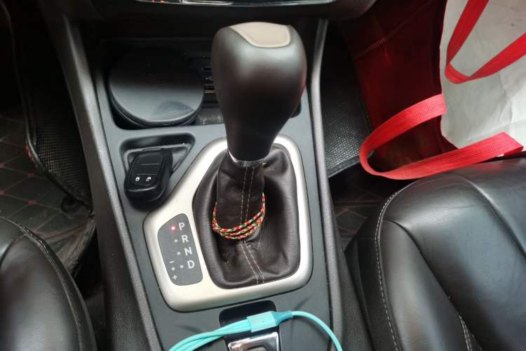 Used Jeep Cherokee 2016 2.0L Superior Edition Gear Lever