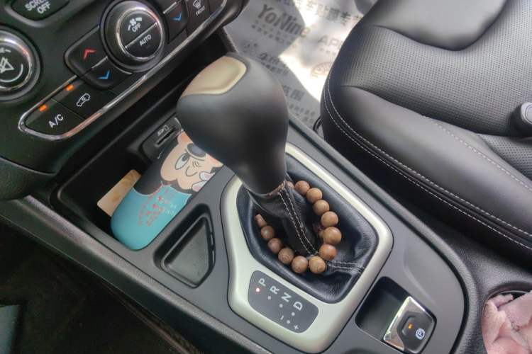 Used Jeep Cherokee 2016 2.0L Leading Edition Gear Lever