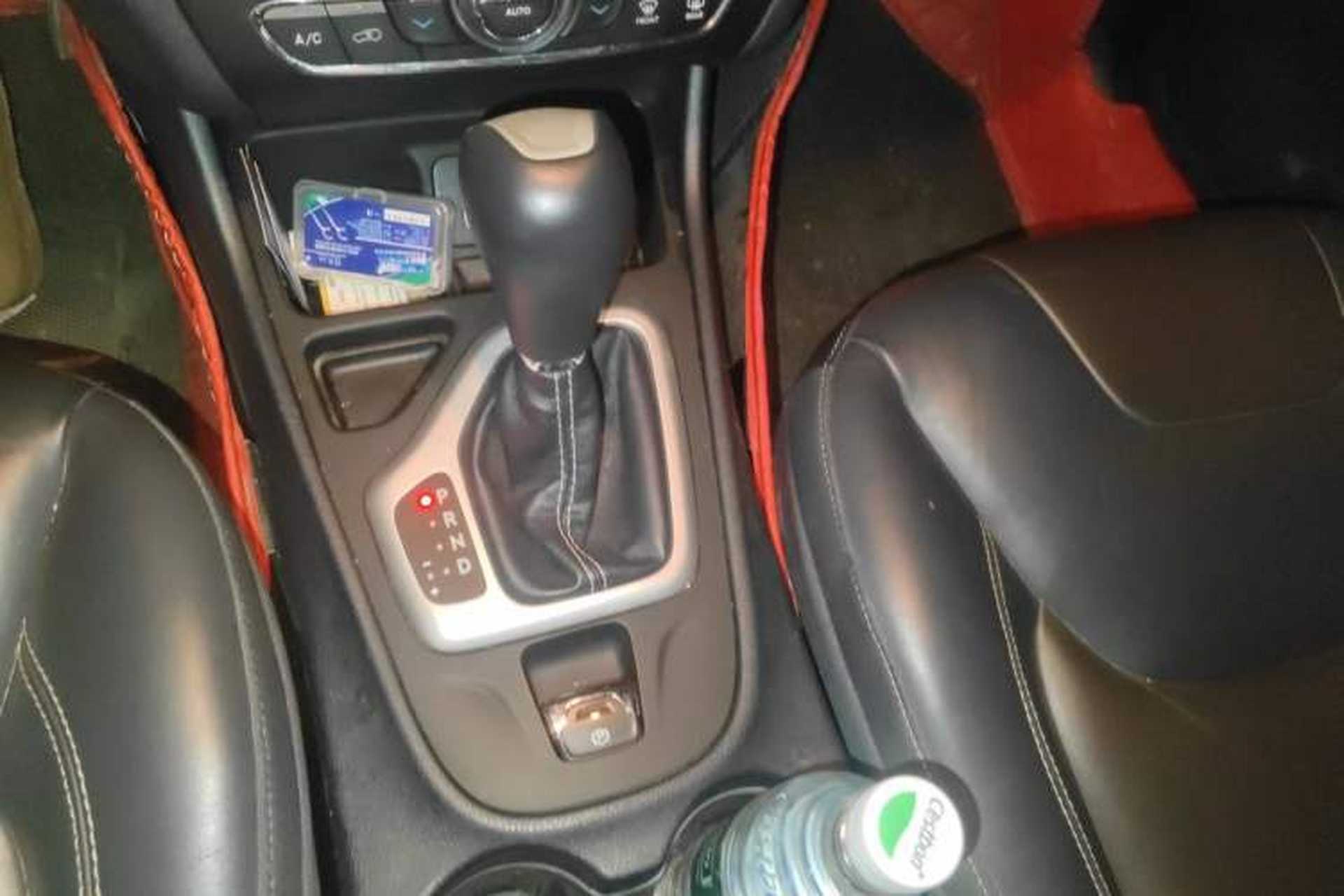 Used Jeep Cherokee 2016 2.0L Leading Edition Gear Lever