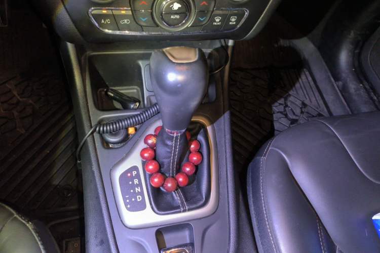 Used Jeep Cherokee 2016 2.4L Leading Edition Gear Lever