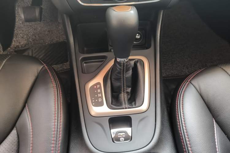 Used Jeep Cherokee 2016 2.0L Leading Edition Gear Lever