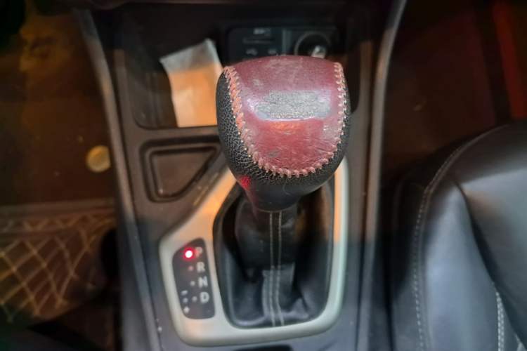 Used Jeep Cherokee 2016 2.0L Superior Edition Gear Lever